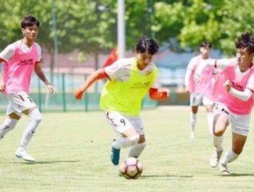 如何破解职业梯队签死约的困局?