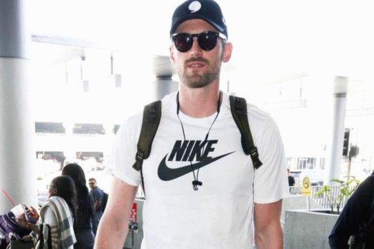 国家队教练是发现人、用人，去赢球，不是培养人。