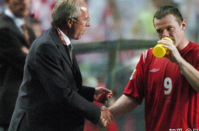 国家队教练是发现人、用人，去赢球，不是培养人。