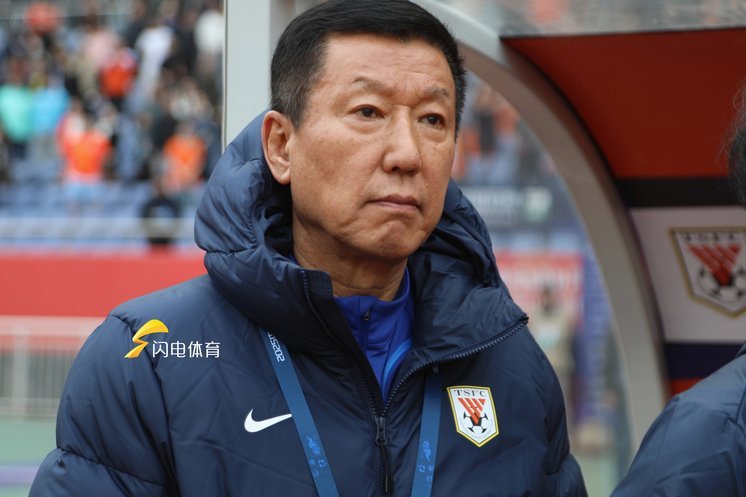 克雷桑戴帽泰山4-1申花，吴启鹏失误送礼