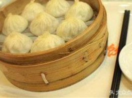 扬州晚茶必尝：蟹黄汤包的鲜美诱惑