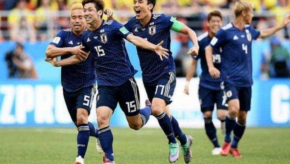 万项：我们和日本队不是一个人的差距，被压在本方半场踢