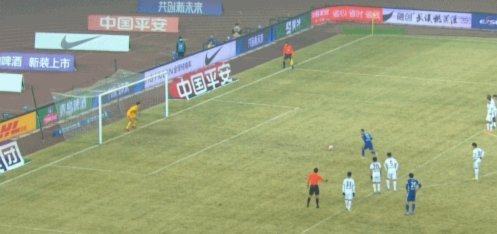 泽卡突破造点，克雷桑主罚点球命中！泰山1-0三镇
