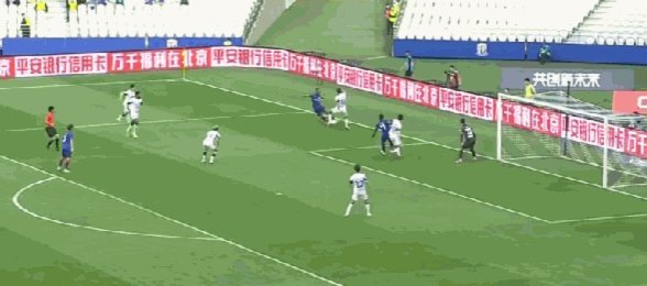 泽卡突破造点，克雷桑主罚点球命中！泰山1-0三镇