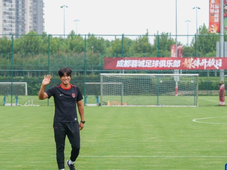 蓉城主帅膺超最佳 教练成三连冠