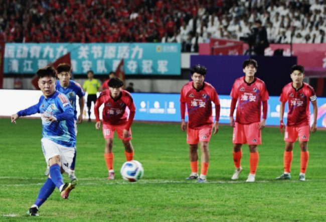 半场：镇江2-1淮安，肖陈亚双响余涵破门，许振宇染红