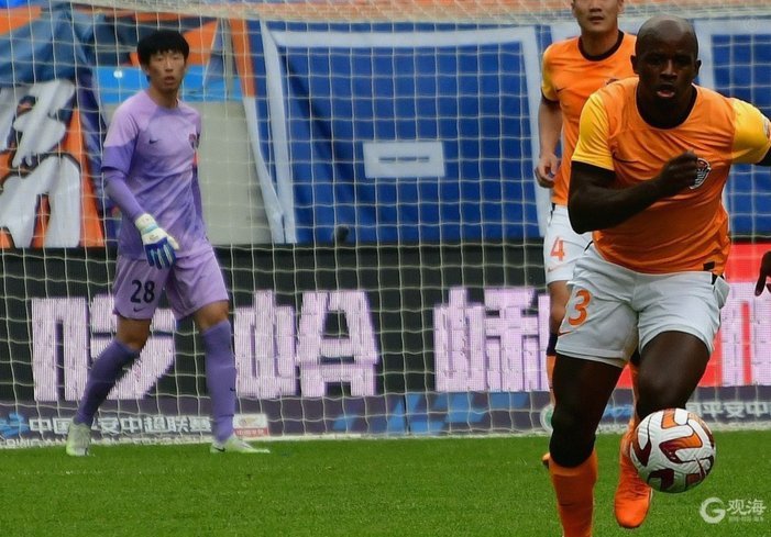 中超-彭欣力破门李苏达染红 青岛西海岸2-0青岛海牛