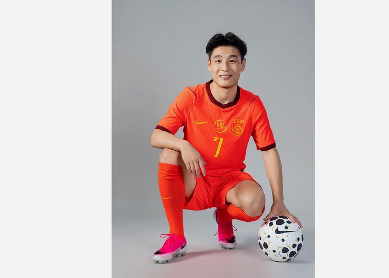 小孩穿武磊球衣遭围攻？这件球衣背后的隐痛与反思