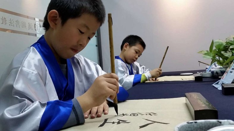 董路青训在国外创造双门将战术创新