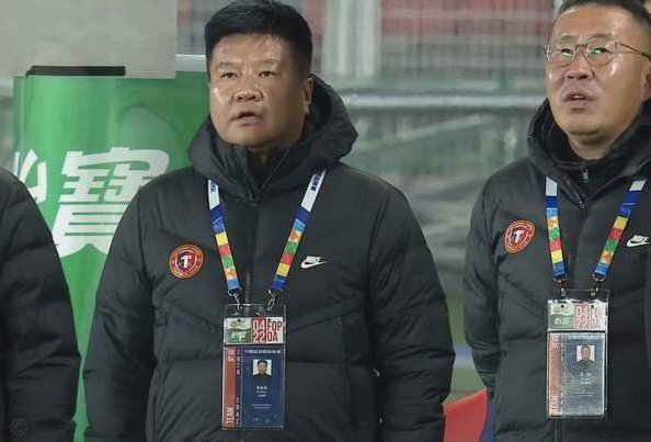 足协杯-两红一点斯坦丘建功 十人英博1-0十人申花进四强
